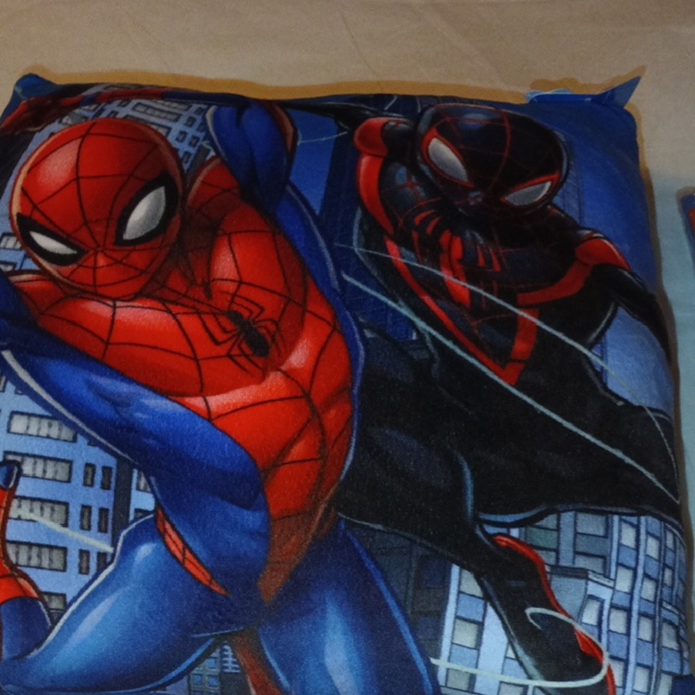 Marvel Spider-Man plush pillow + Fabric Storage Cube - Picture 3 of 3
